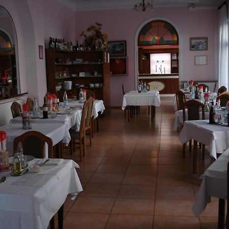 Hotel Mignon 50 Mt Dalla Spiaggia E Dall'Isola Pedonale Аласио Екстериор снимка