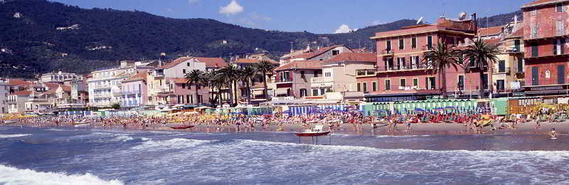 Hotel Mignon 50 Mt Dalla Spiaggia E Dall'Isola Pedonale Аласио Екстериор снимка