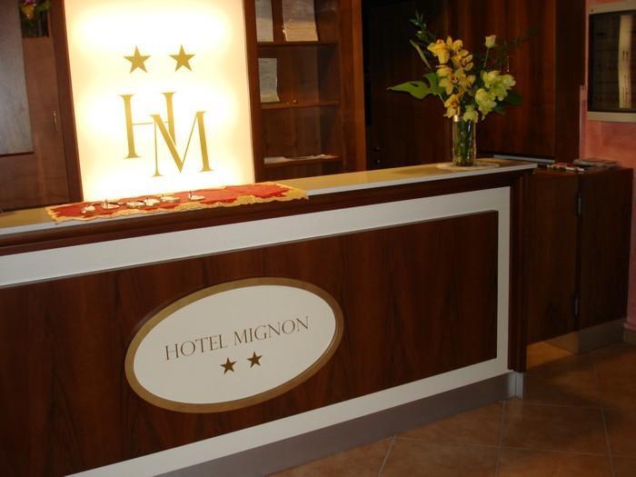 Hotel Mignon 50 Mt Dalla Spiaggia E Dall'Isola Pedonale Аласио Екстериор снимка